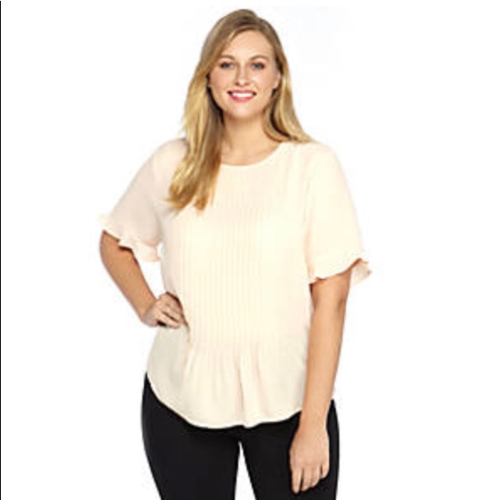 LIGHT PEACH FLOWY FEMININE BLOUSE